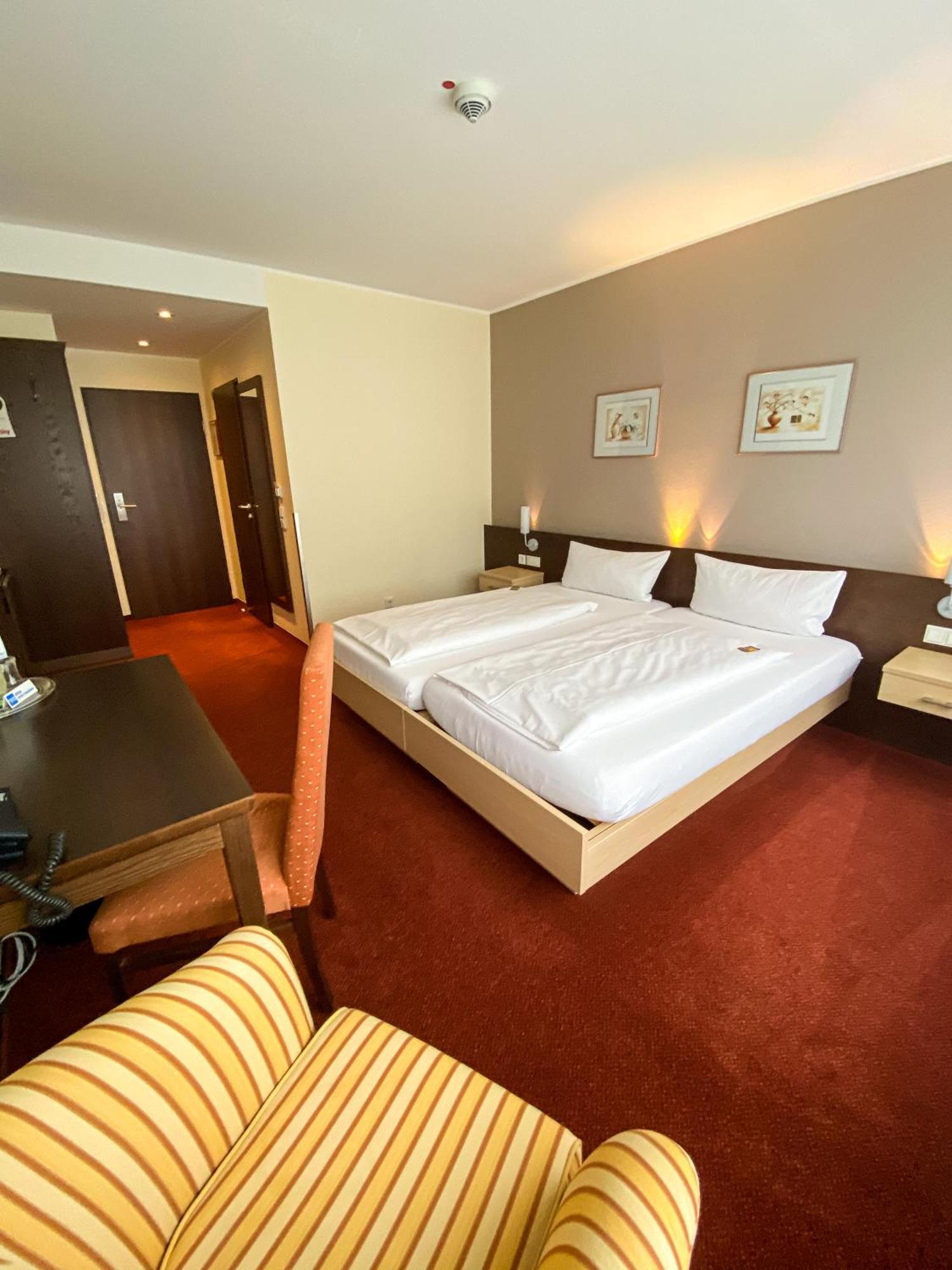 Phoenix Hotel Bergneustadt Экстерьер фото